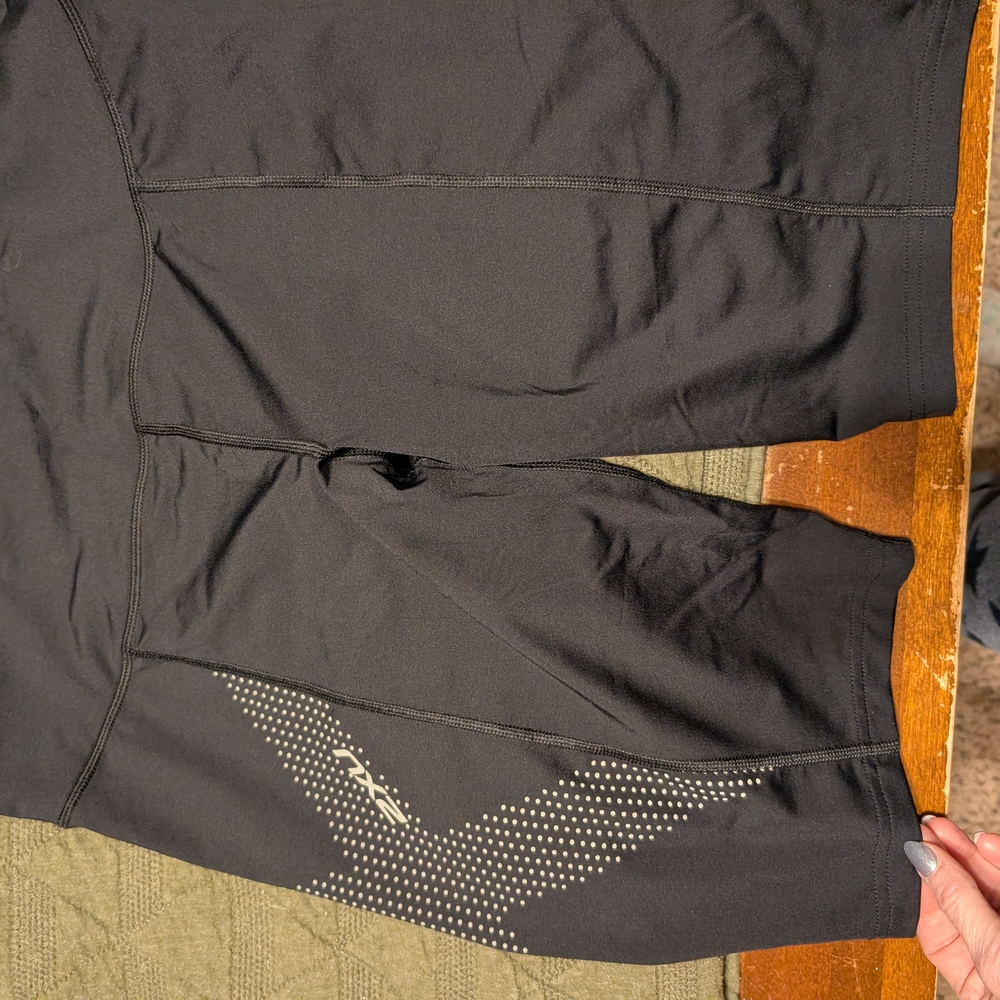 2XU Black Compression Shorts - Picture 2 of 3